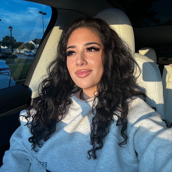 Meet your Posher, Nadia - Picture 8 of 15